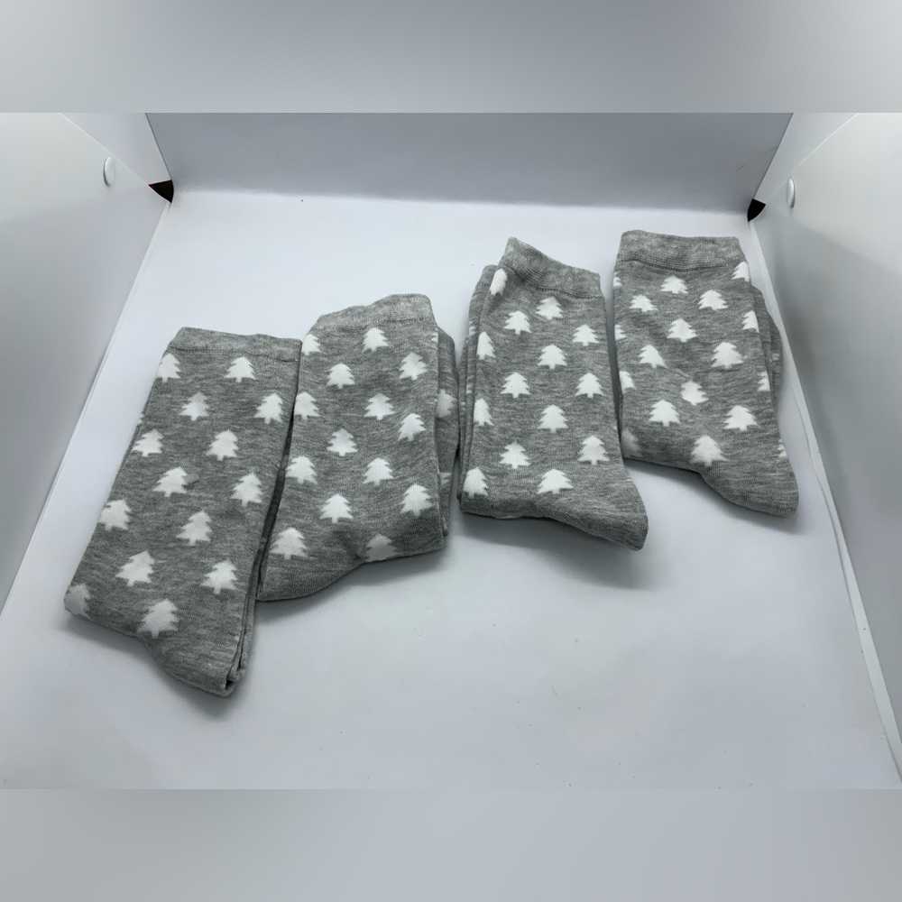 (4) Gray Tree Pattern Socks - image 3